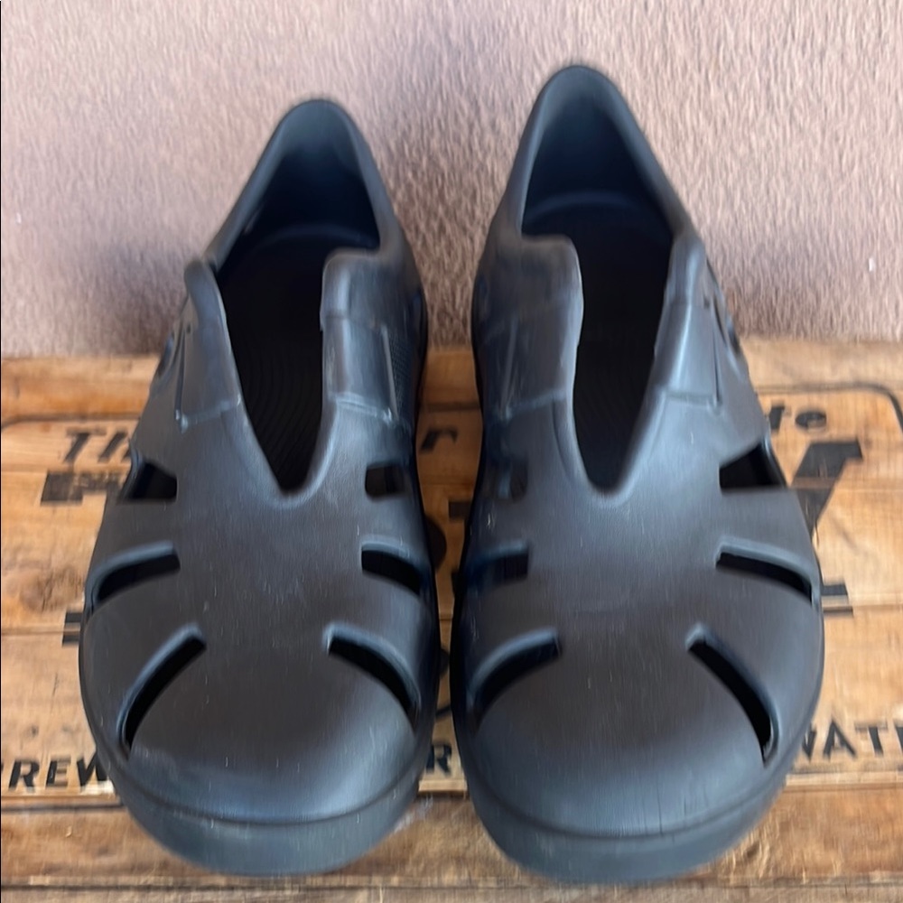 OOFOS Black Comfort Clogs